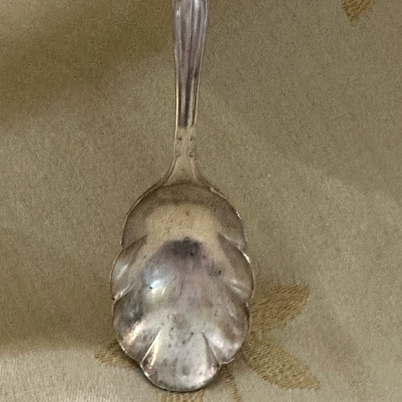 Vintage WM Rogers ⭐️ Scalloped Serving Spoon. - Picture 5 of 9
